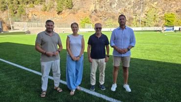El nuevo césped del campo municipal de Tijarafe ya es una realidad tras la inversión del Ayuntamiento y el Cabildo de La Palma 