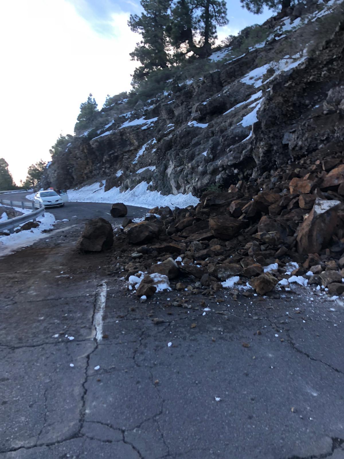 Desprendimiento de piedras en la carretera LP-4 del Roque de Los Muchachos 