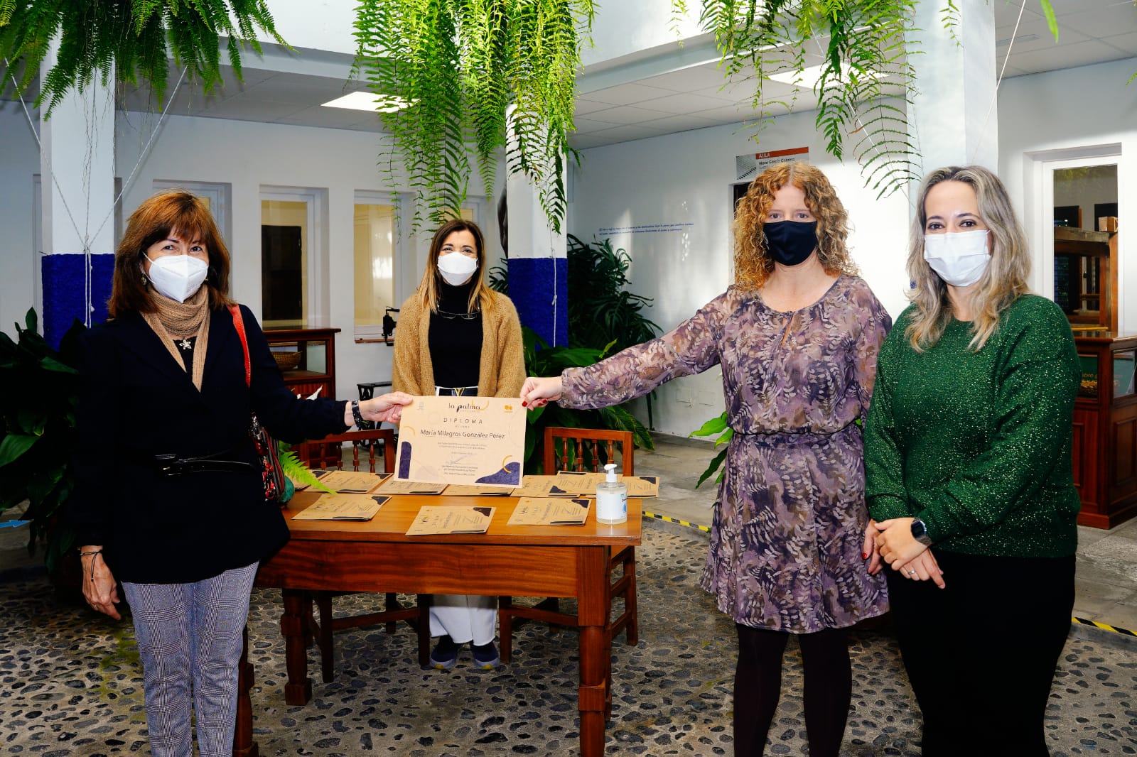 Medio centenar de personas finalizan los cursos de la Escuela Insular de Artesanía