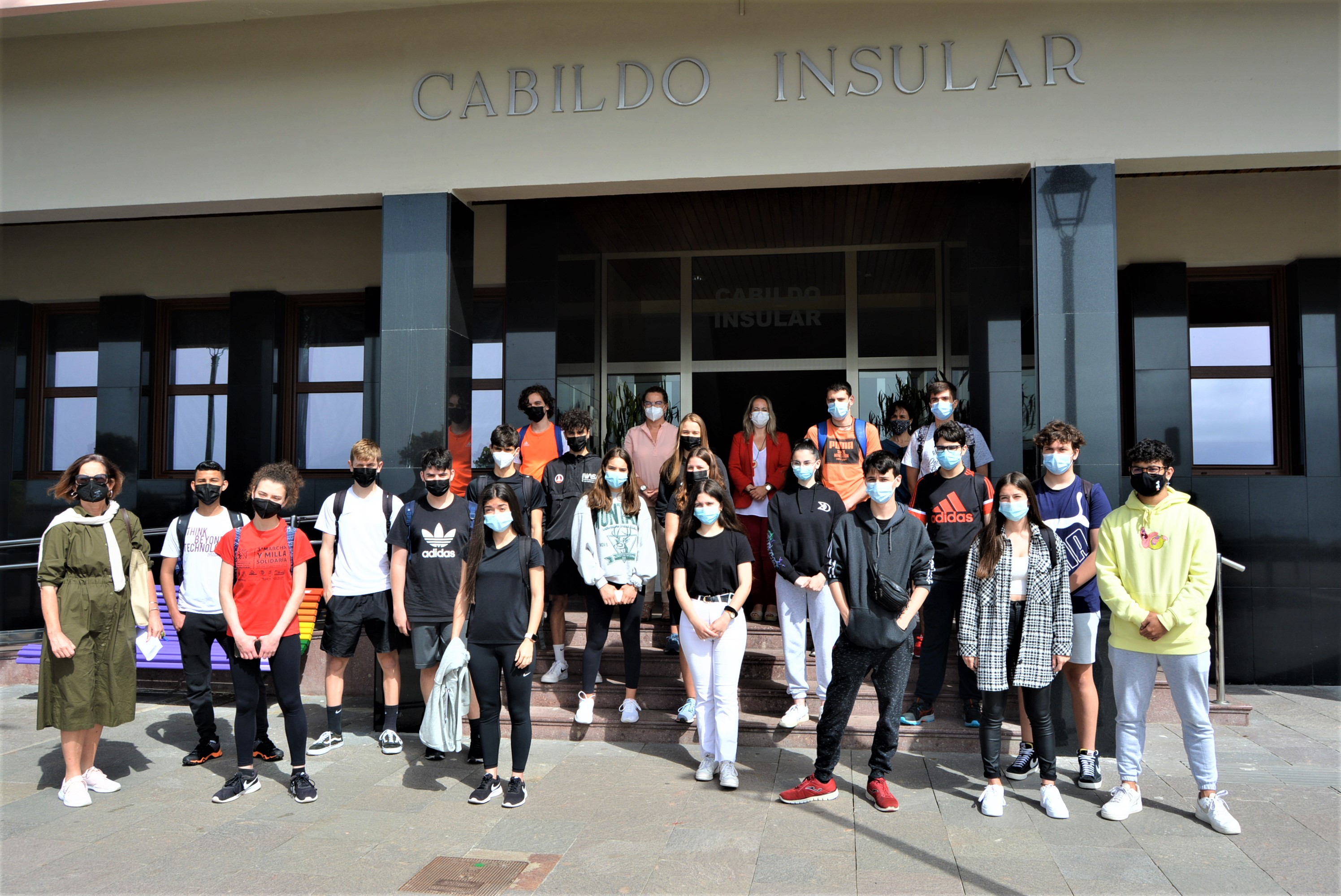 Estudiantes del IES Luis Cobiella Cuevas visitan el Cabildo para conocer el funcionamiento de la corporación palmera 