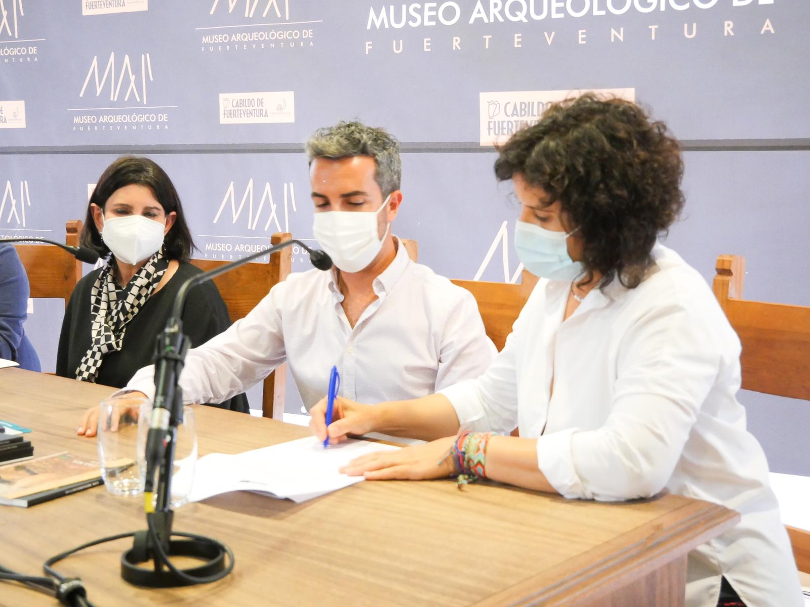 El Museo Benahoarita devuelve materiales arqueológicos al Museo Arqueológico majorero