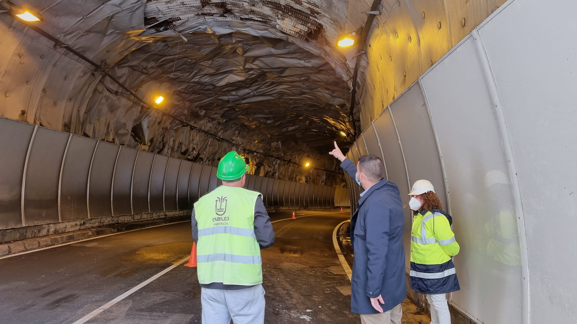 El Cabildo de La Palma intervendrá en el túnel de Las Lomadas, en San Andrés y Sauces, tras la caída de parte de su lámina impermeabilizante