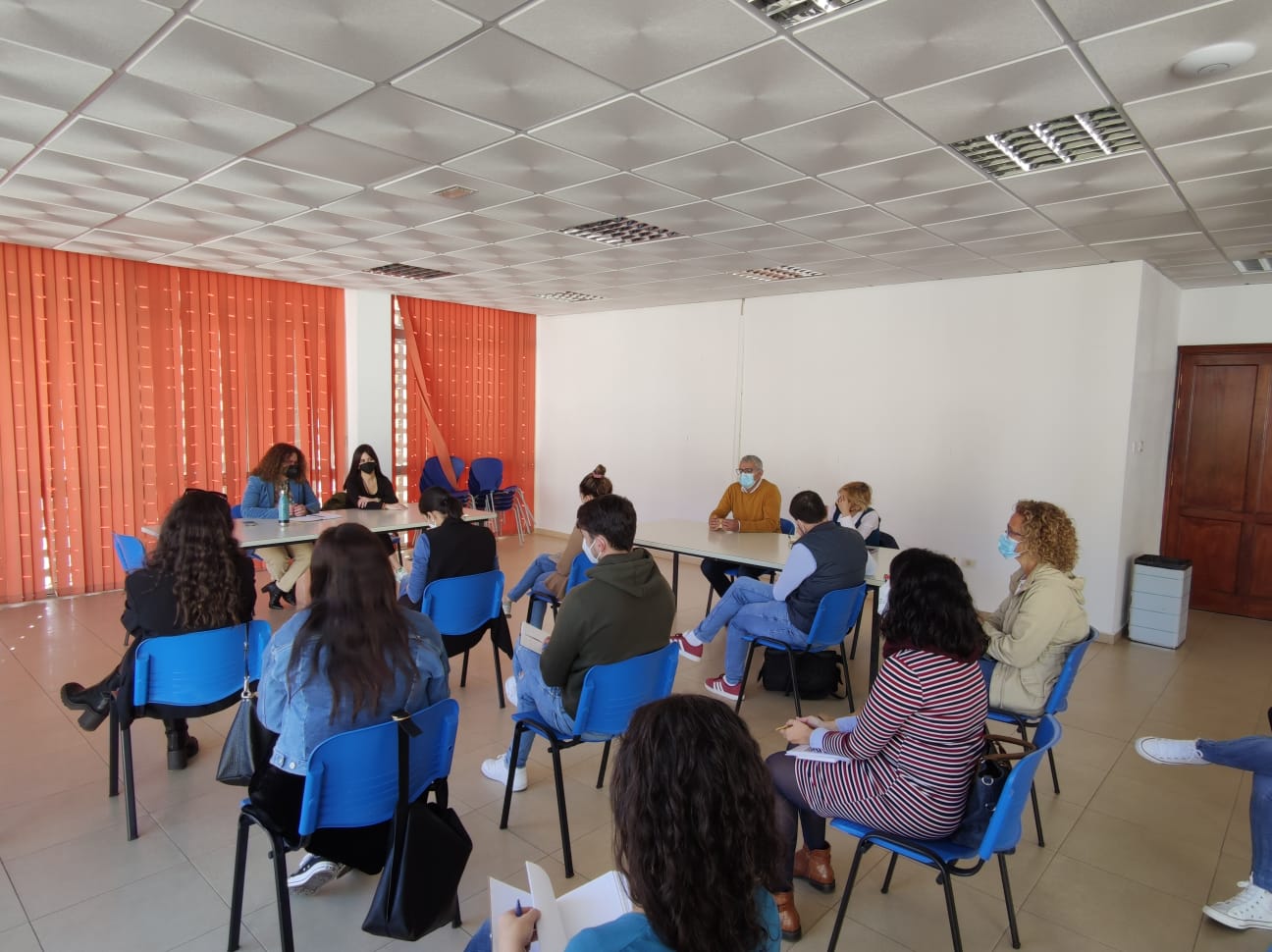Cabildo, ayuntamientos y entidades sociales continúan coordinando las acciones puestas en marcha por el volcán 