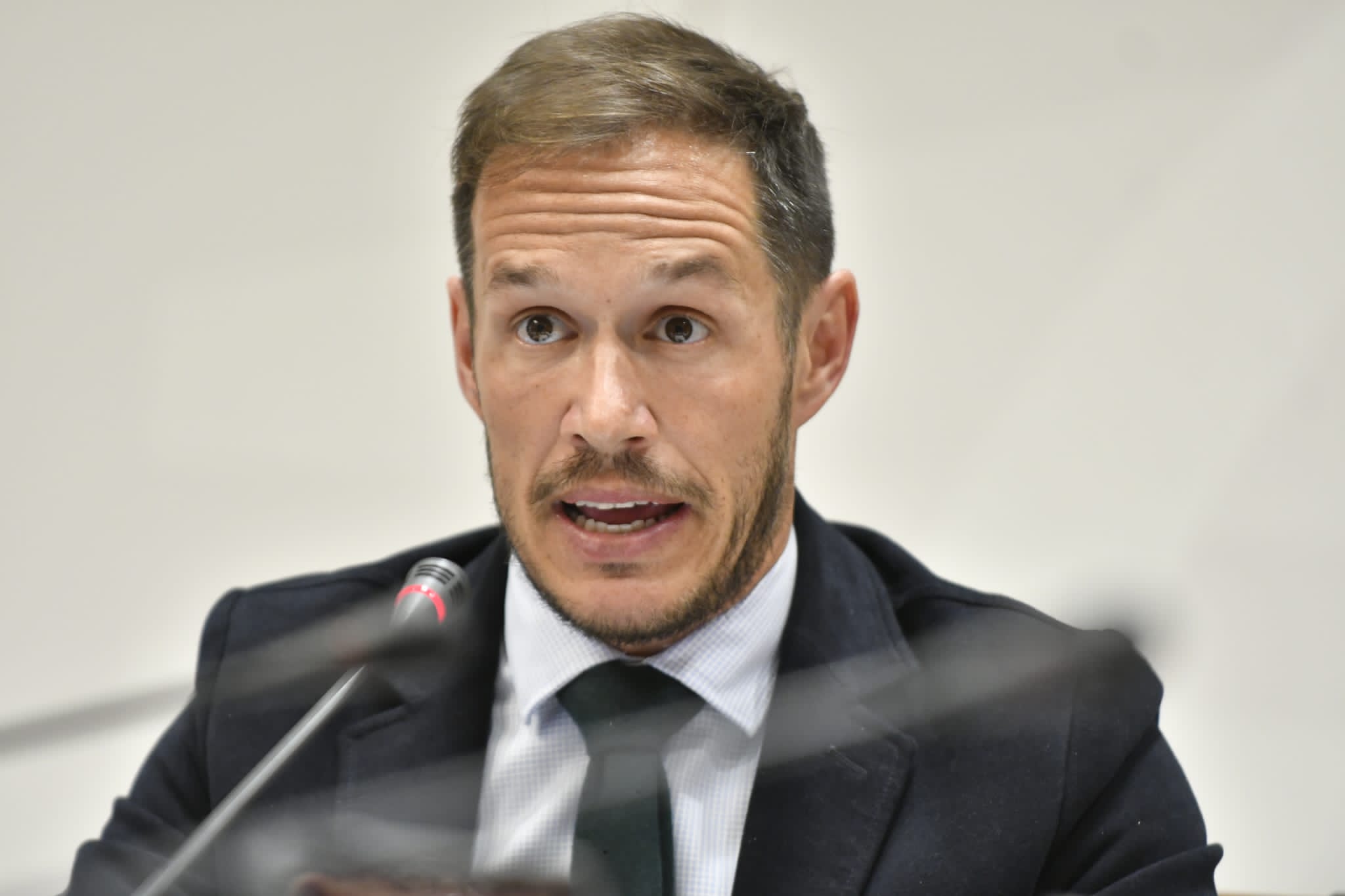 Zapata explica en el Parlamento de Canarias el Plan del Cabildo de La Palma y lo califica de claro, sólido y valiente