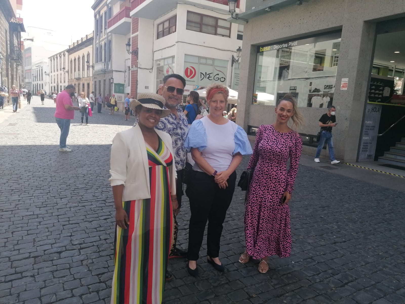 Una docena de establecimientos comerciales de cuatro municipios participan en el primer Concurso de Escaparates Love Festival