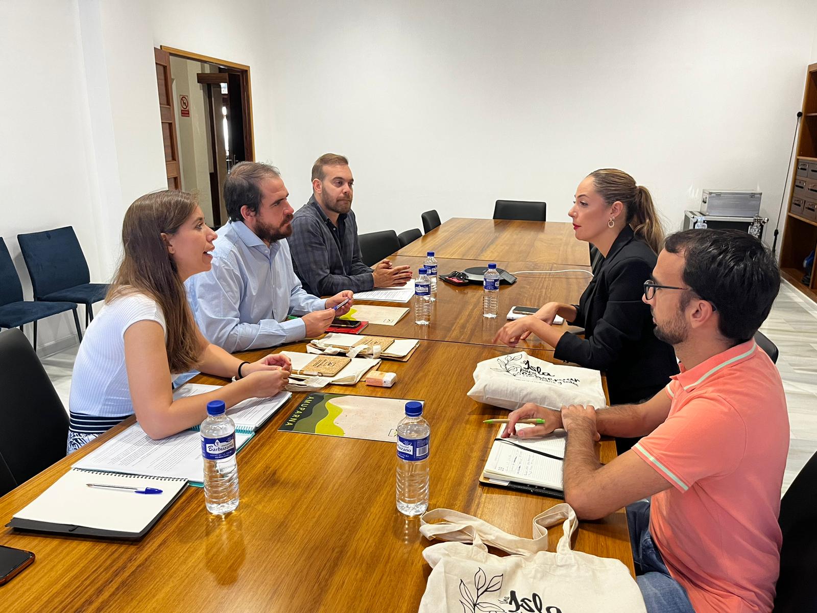 Cabildo y asociación de municipios en Parques Nacionales analizan los procesos de gestión de estos espacios naturales