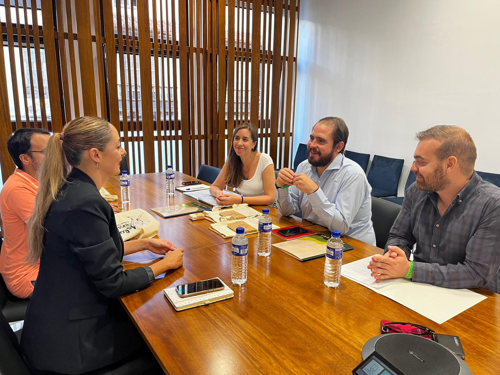 Cabildo y asociación de municipios en Parques Nacionales analizan los procesos de gestión de estos espacios naturales