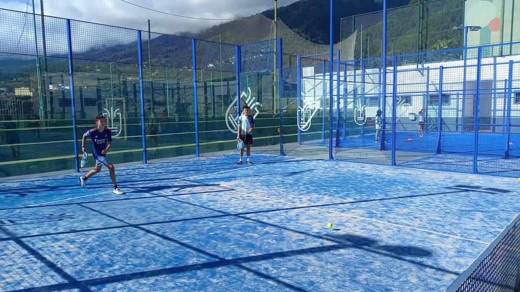 El Cabildo da a conocer las instalaciones de la Ciudad Deportiva de Miraflores entre los centros educativos de la Isla 