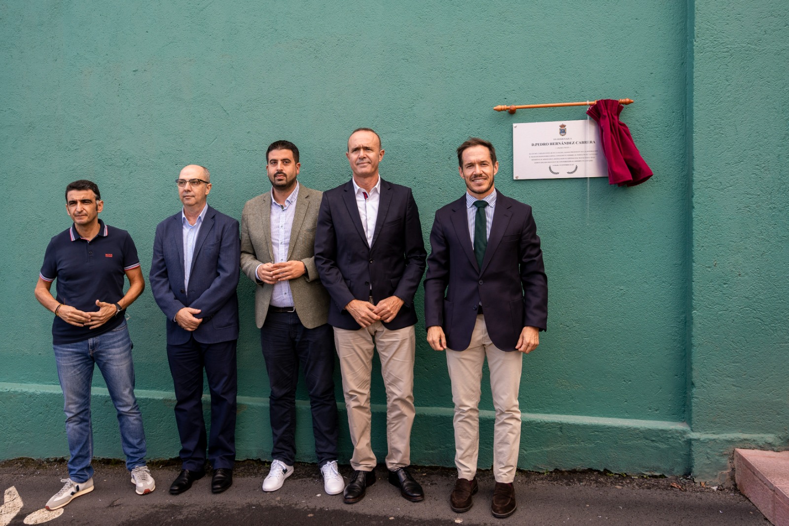 El Cabildo pone el nombre del exárbitro internacional palmero Pedro Hernández Cabrera al pabellón de la Ciudad Deportiva de Miraflores 