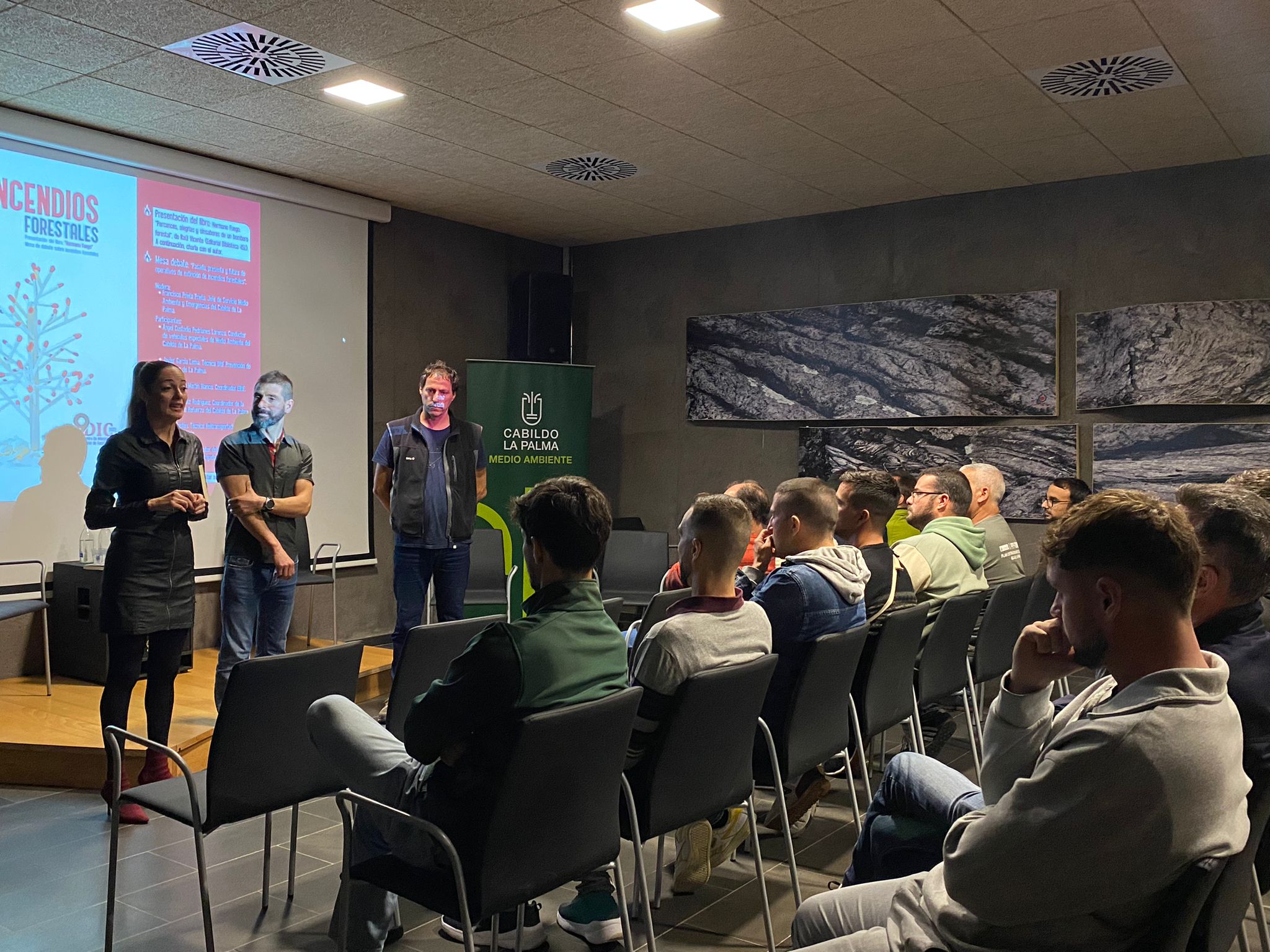 Medio Ambiente presenta el libro ‘Hermano fuego’ que recoge las vivencias de un bombero forestal 