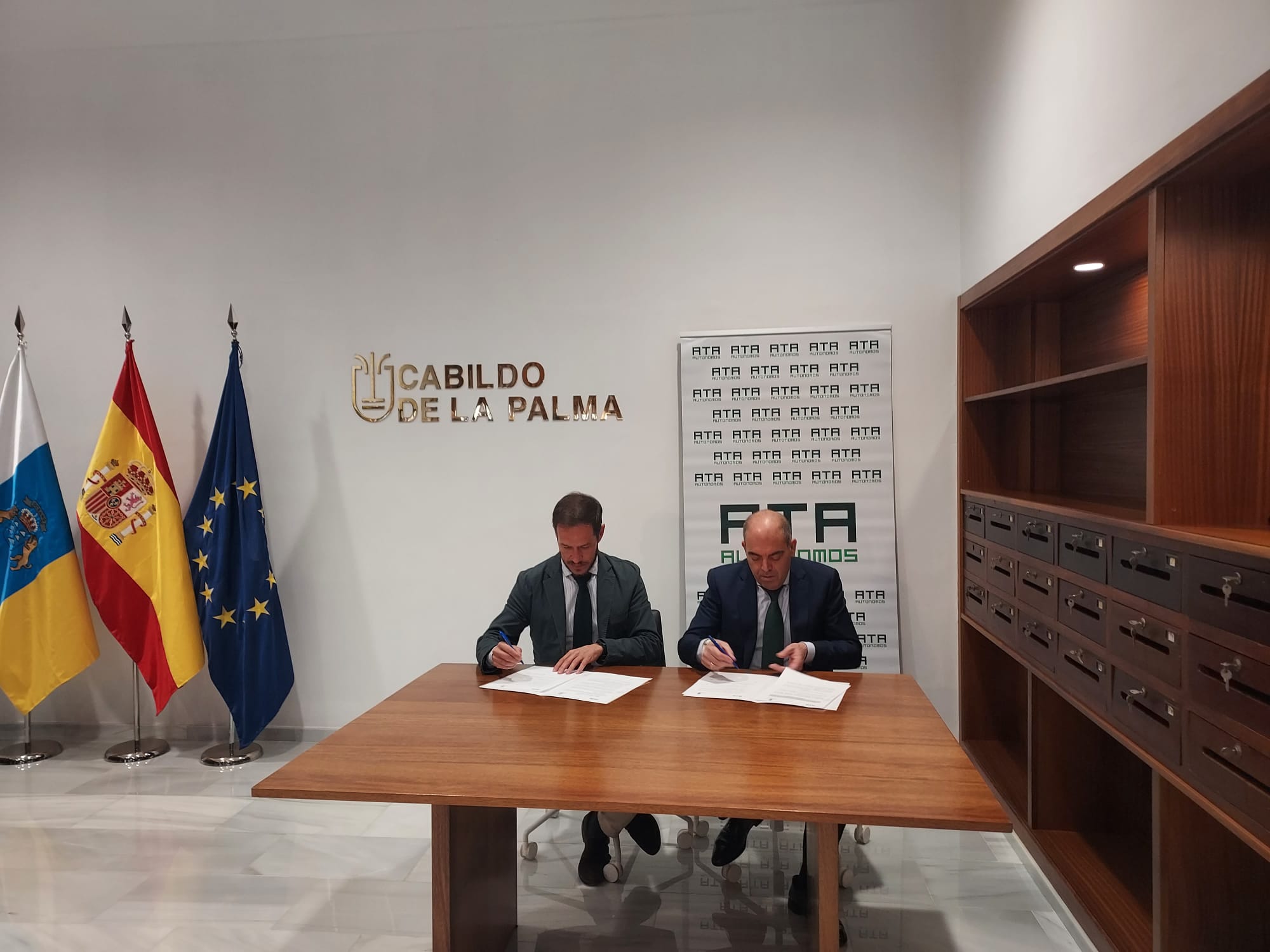 El Cabildo y ATA se unen para ofrecer asesoramiento a los autónomos palmeros 