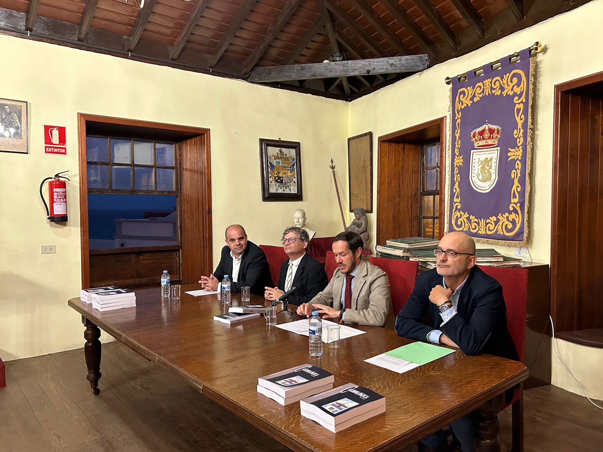 El Cabildo presenta el número dos de la revista ‘Cosmológica’ en conmemoración del 110 aniversario de su fundación 