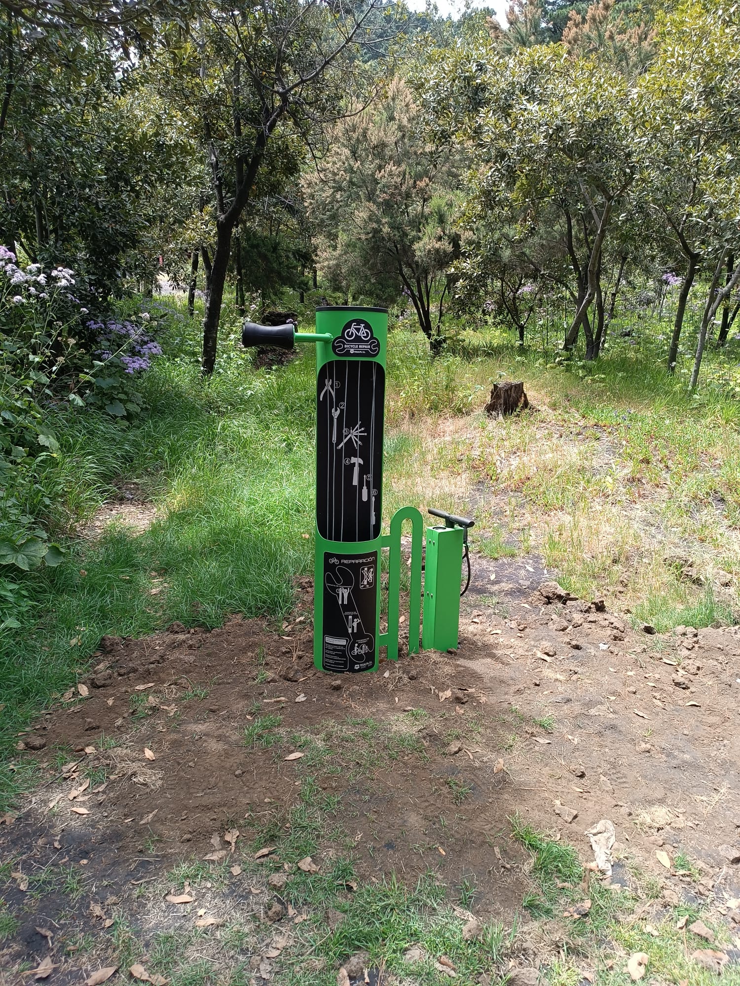 Medio Ambiente instala cuatro estaciones de reparación rápida para bicicletas en los montes de la Isla 