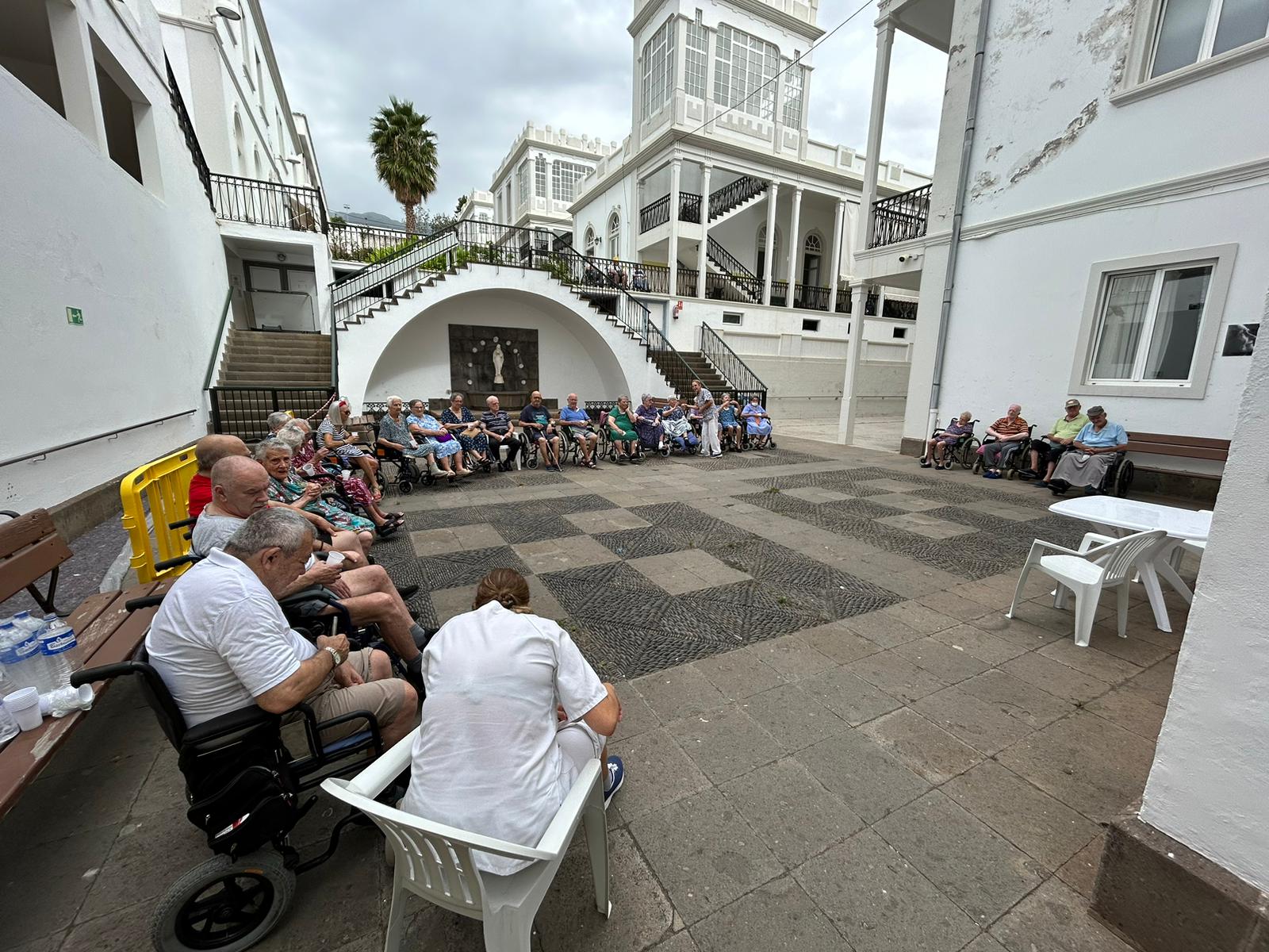 El Hospital de Dolores acoge el proyecto ‘Onironautas’, un homenaje a la vejez