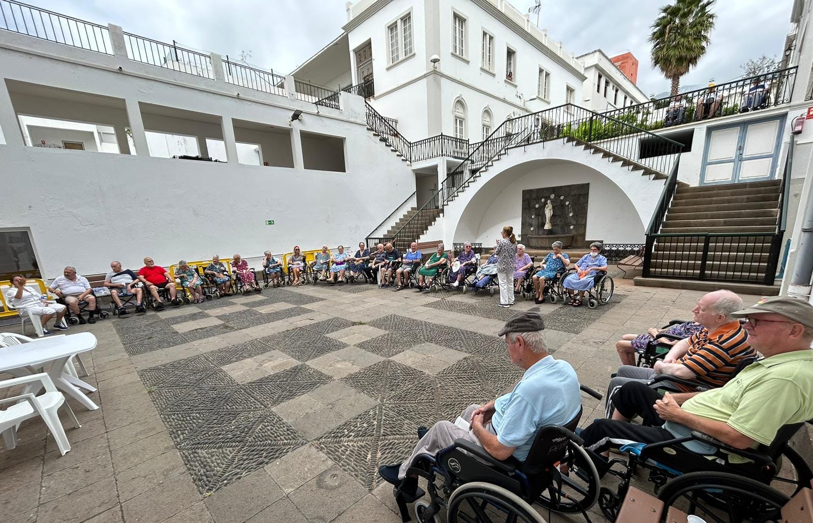 El Hospital de Dolores acoge el proyecto ‘Onironautas’, un homenaje a la vejez