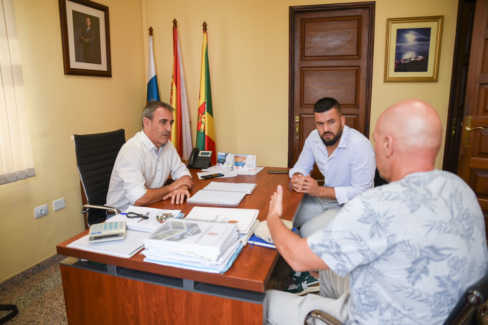 El Cabildo se compromete a realizar mejoras en las infraestructuras de San Andrés y Sauces 