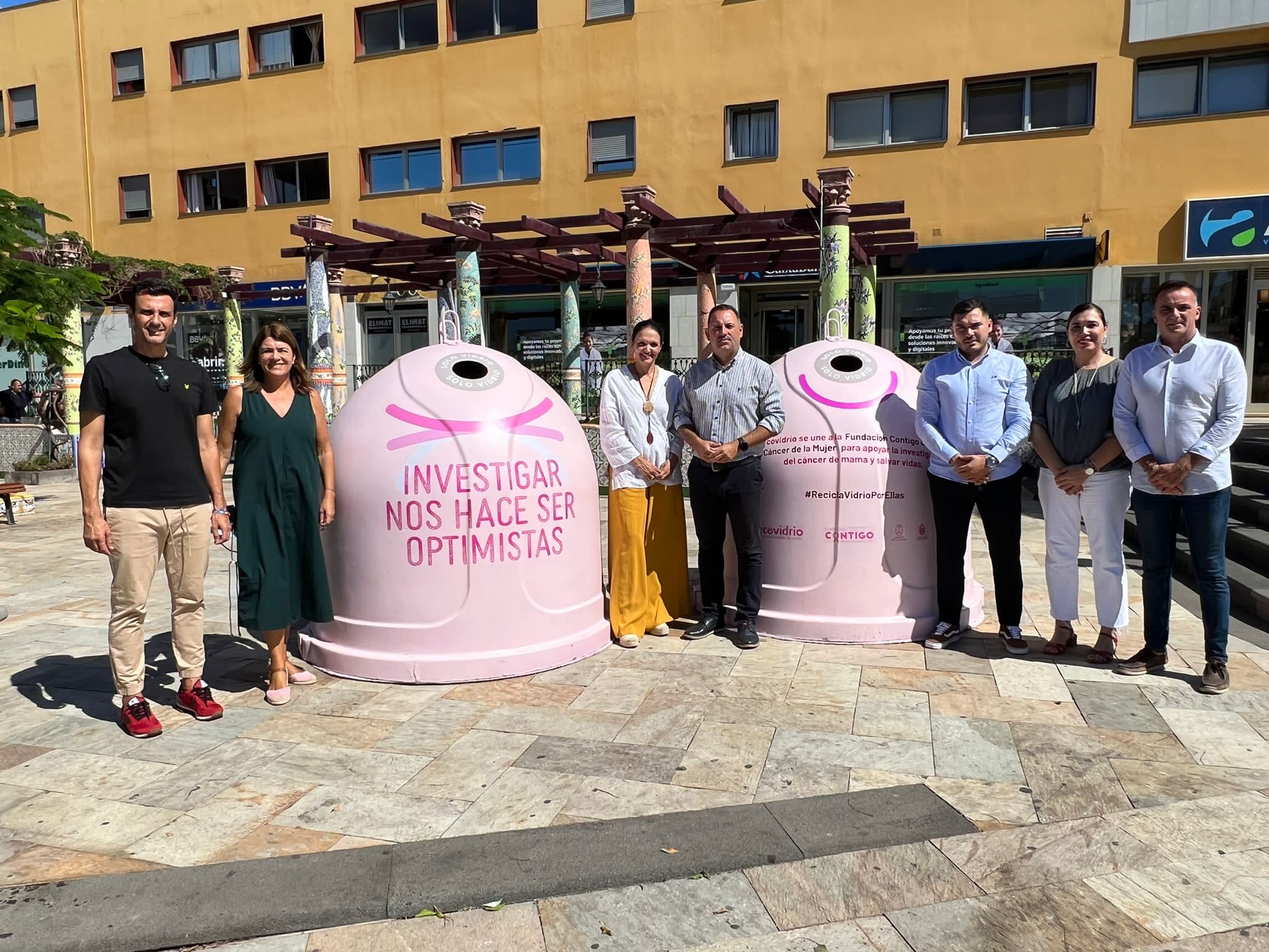 Ecovidrio, la Fundación Contigo, el Cabildo de La Palma y el Ayuntamiento de Tazacorte forman el primer equipo de fútbol femenino para apoyar la investigación contra el cáncer de mama y el reciclaje de envases de vidrio
