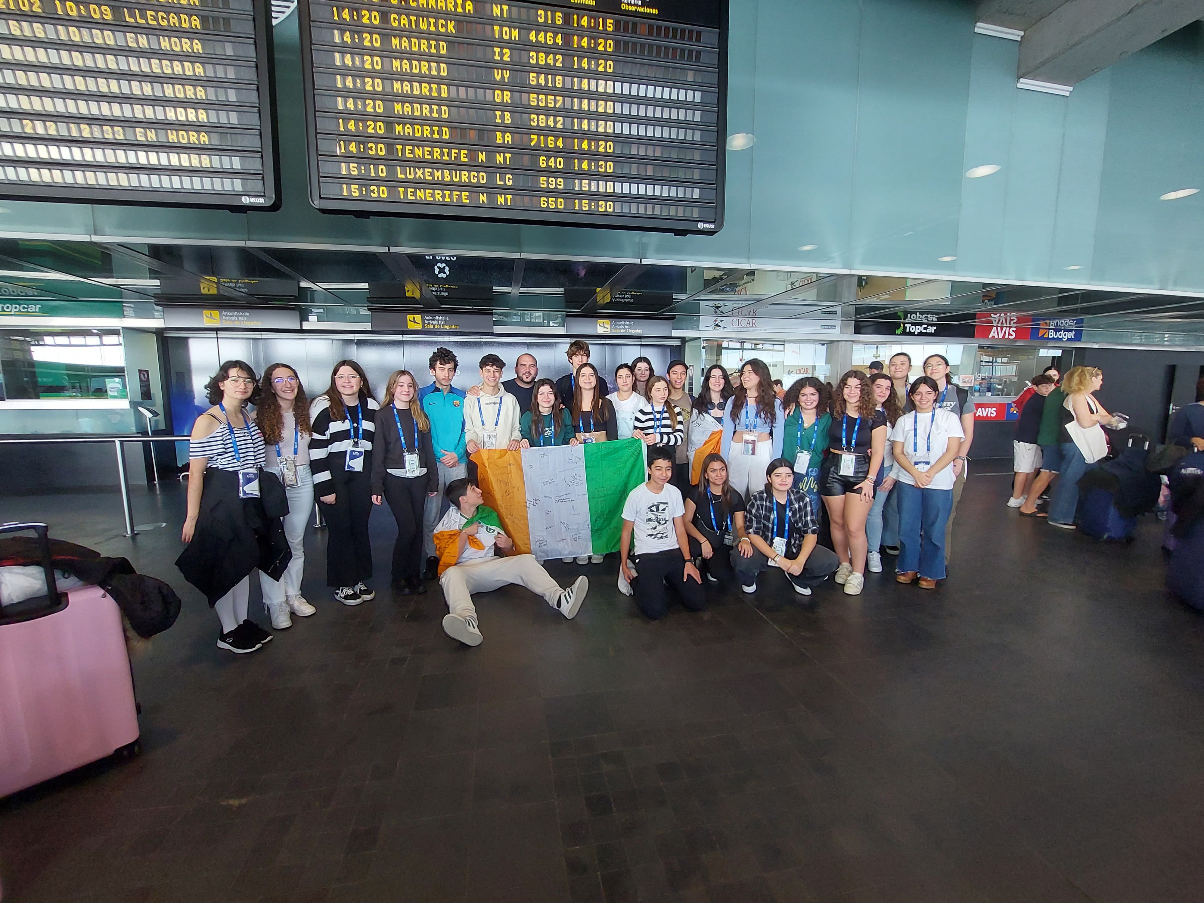 El Cabildo recibe al alumnado del programa de inmersión lingüística tras su regreso de Irlanda