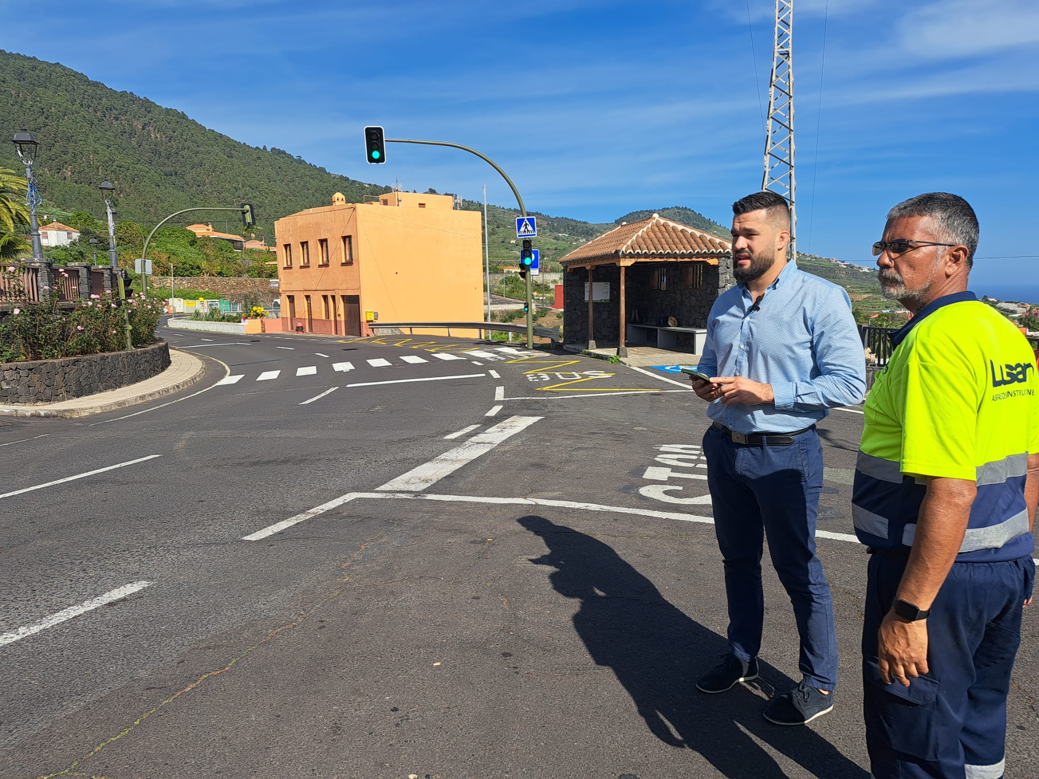 El Cabildo mejora la seguridad vial de la zona del Llano de la Cruz, en La Dehesa