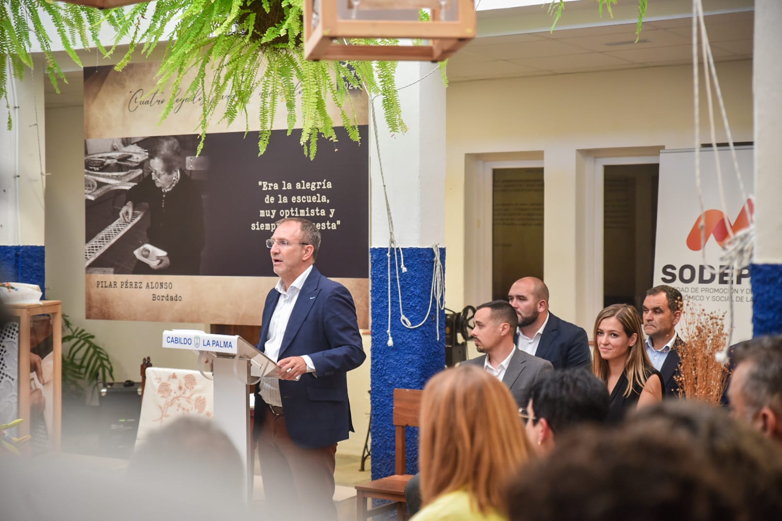 El Cabildo de La Palma rinde homenaje a cuatro artesanas y al legado que han dejado 