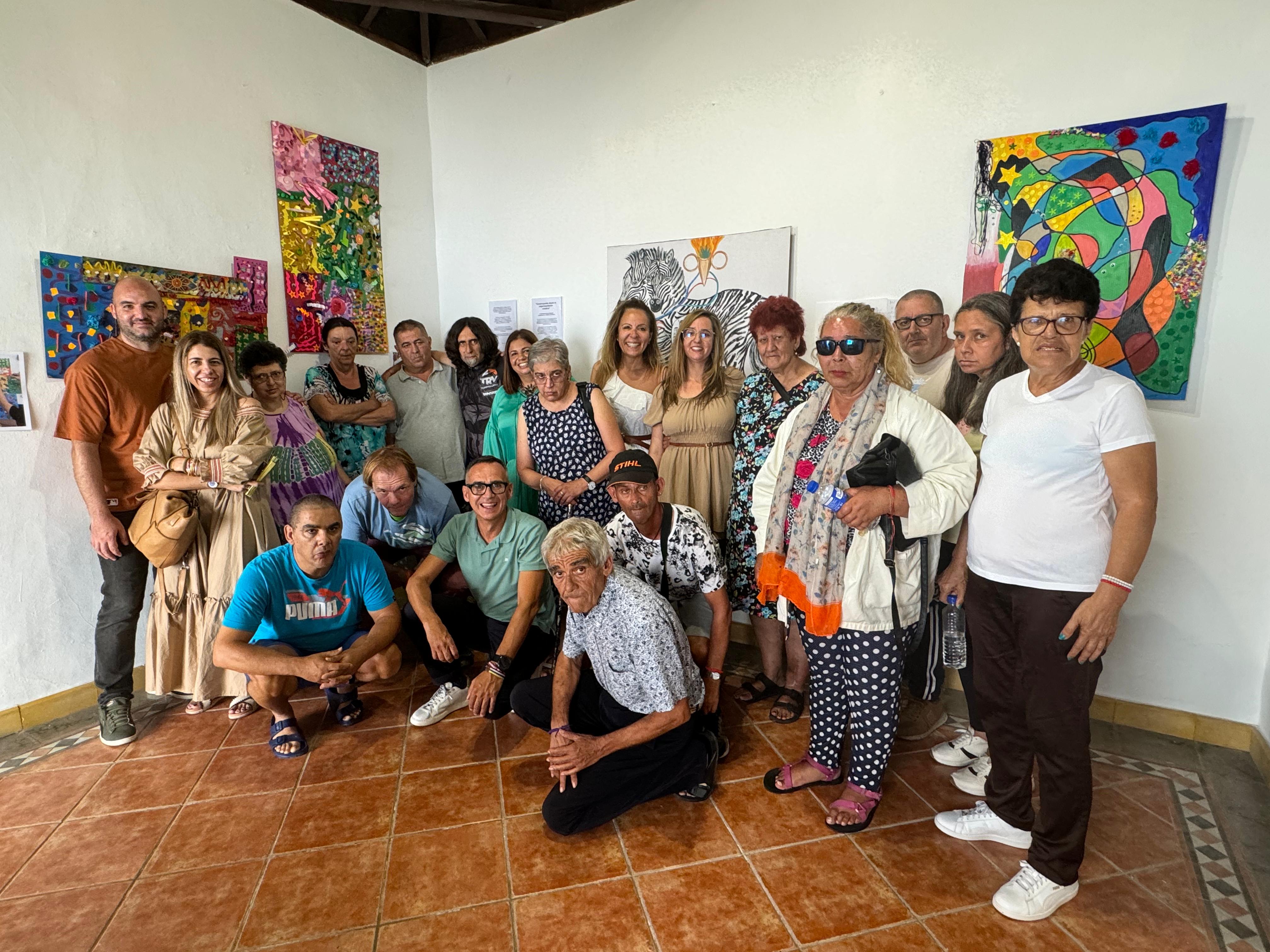 Cabildo y Ayuntamiento de Los Llanos promueven la arteterapia en los centros de Vila Flora y Los Pedregales