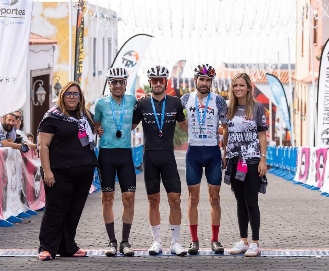 Pedro Rodríguez y Tessa Kortekaas triunfan en la modalidad larga de Transvulcania Bike