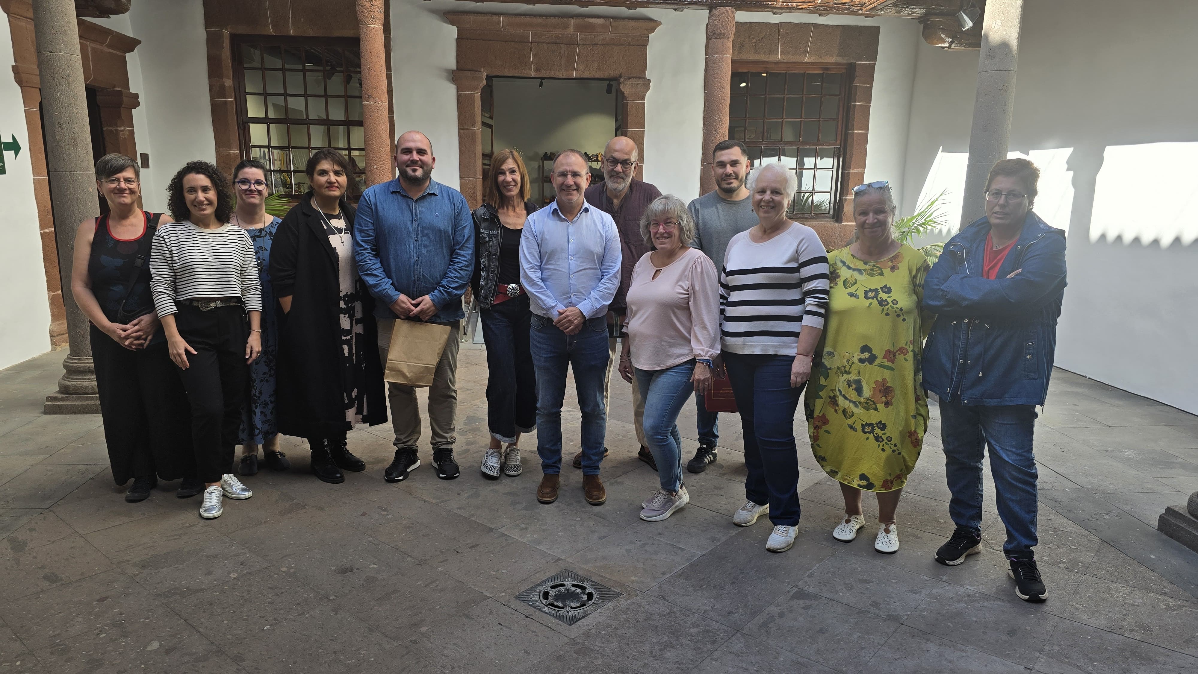 Más de 20 oficios protagonizan la Muestra de Artesanía de Navidad del Cabildo