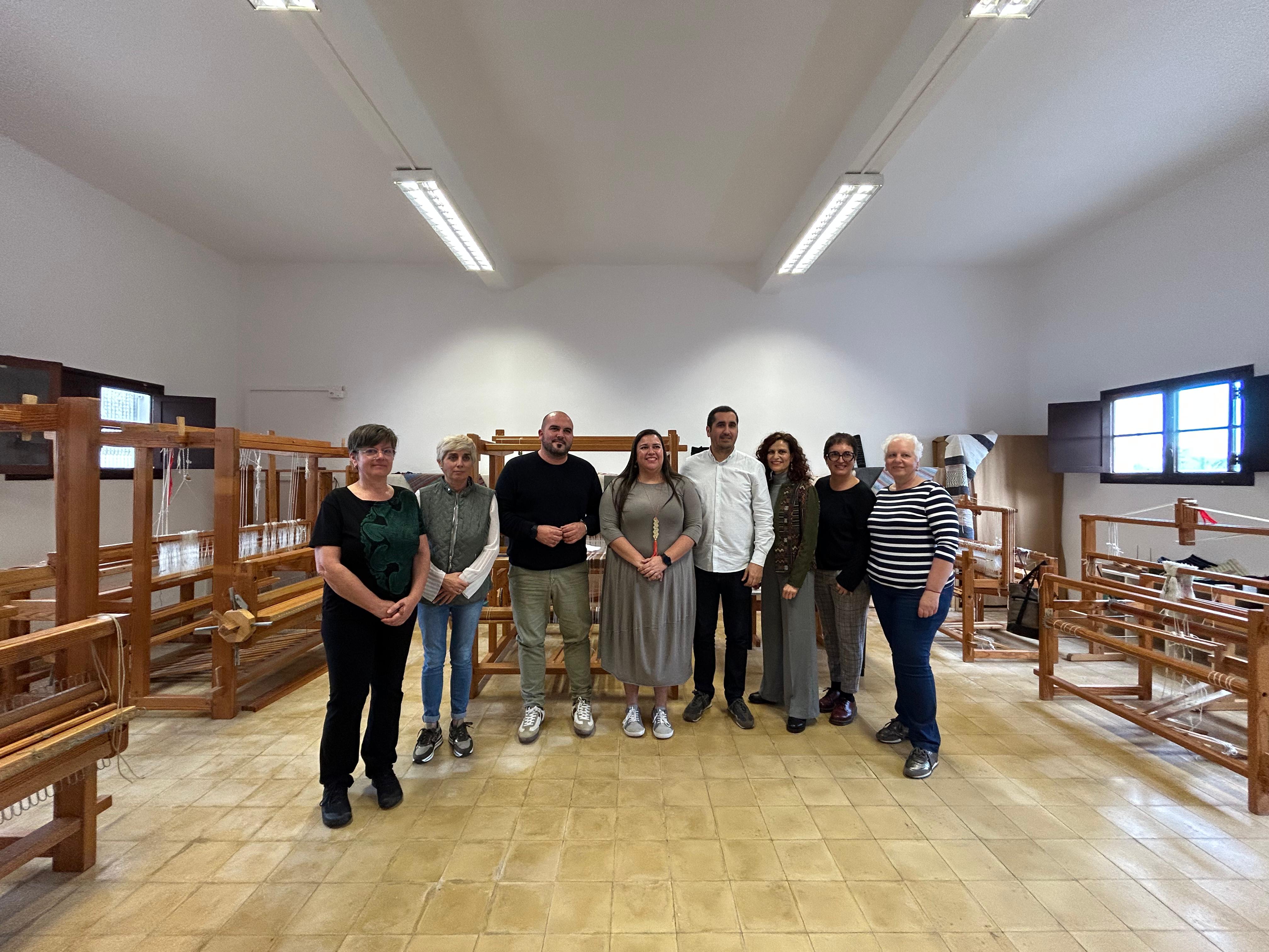 El Cabildo de La Palma respalda el Aula de Tejeduría en Breña Baja 