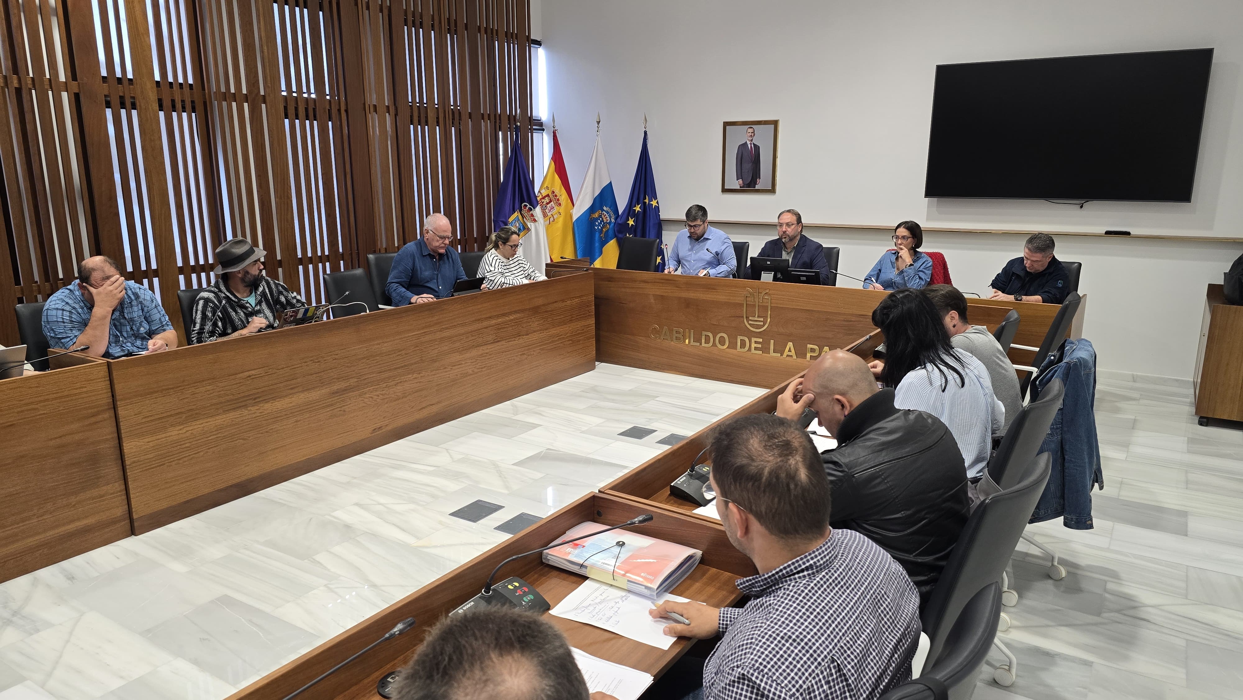 Cabildo y sindicatos avanzan en las bases específicas de convocatoria de 18 plazas para bomberos especialistas funcionarios