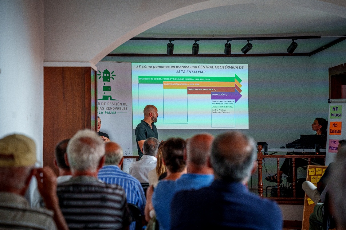 El Cabildo promueve la participación ciudadana de residentes de Villa de Mazo sobre el proyecto de geotermia de La Palma