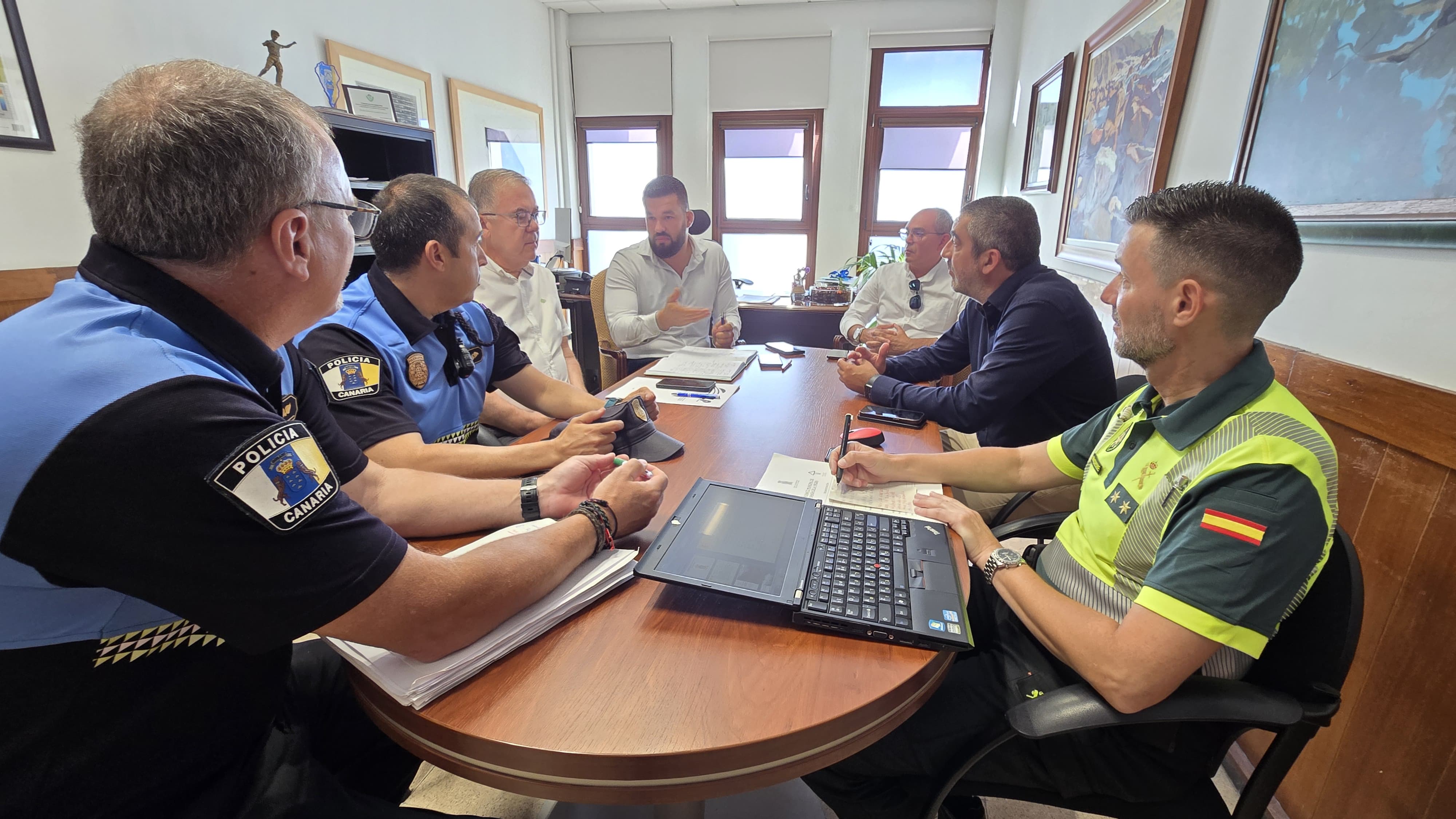 Reunión sobre los cortes de carretera. 