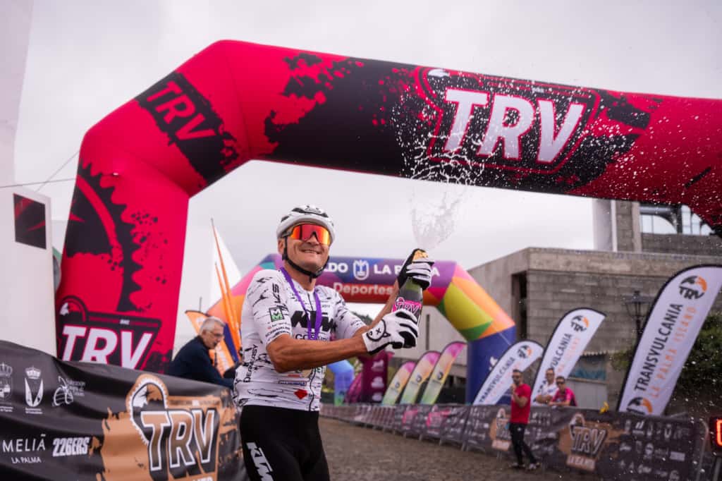 Jornada épica en la segunda etapa de la Transvulcania Bike en La Tea