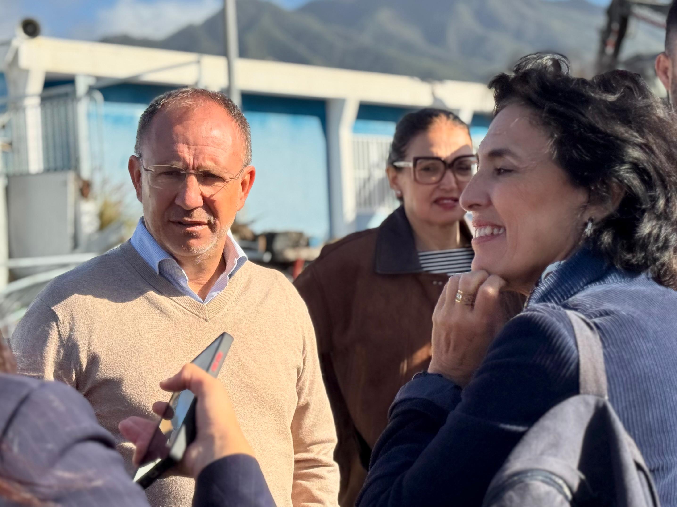 Las palas ya trabajan en la demolición del colegio de La Laguna