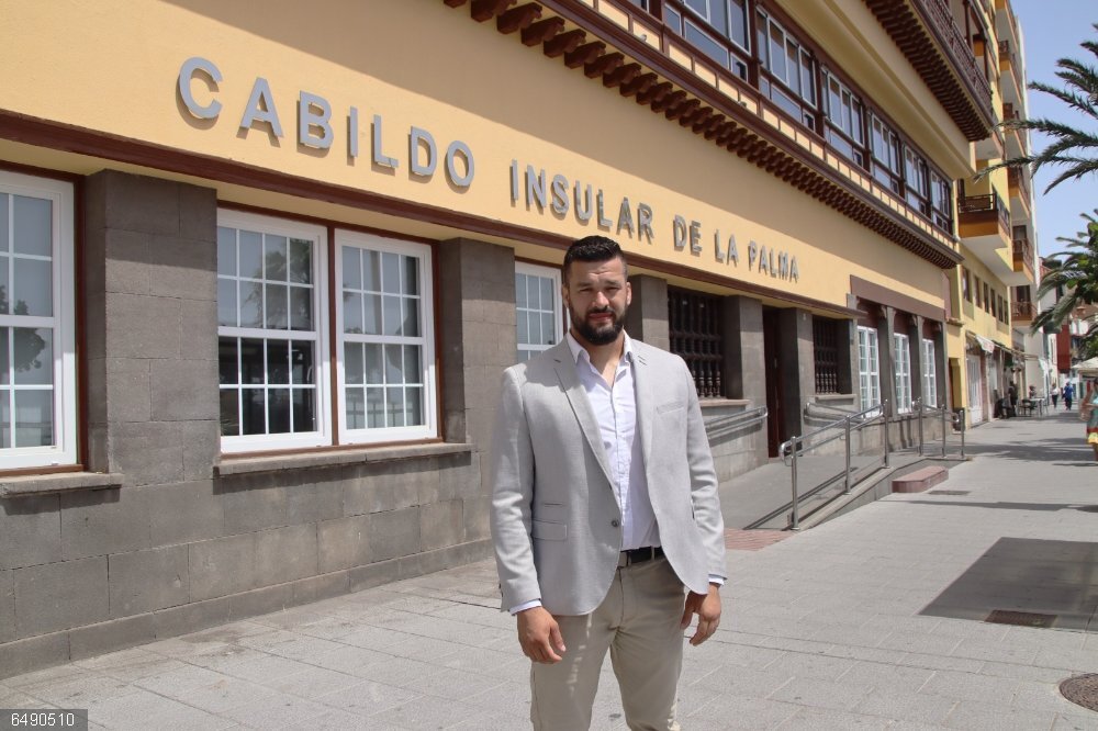 El Cabildo facilita la movilidad y transporte del alumnado que cursa sus estudios fuera de La Palma