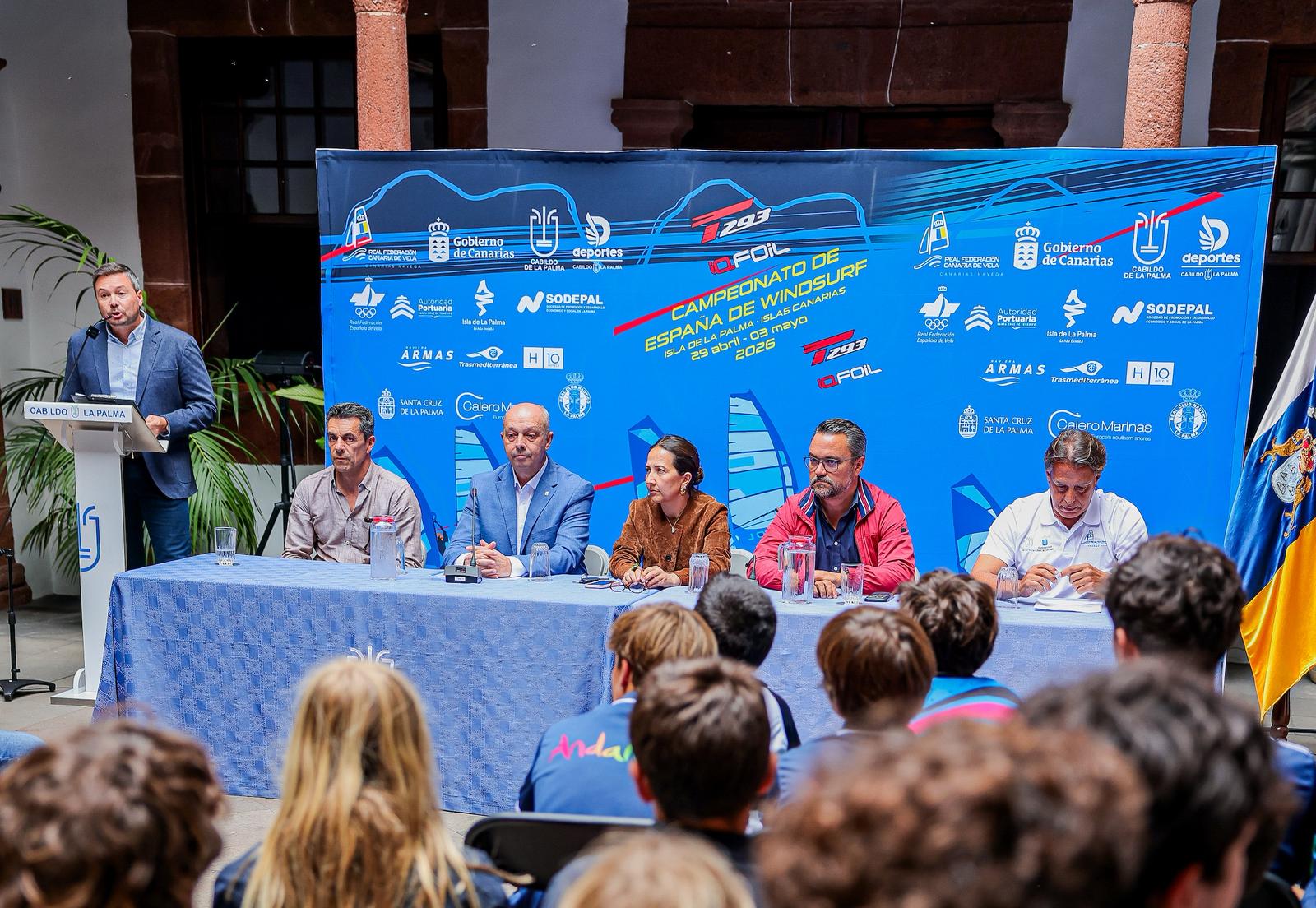 La Palma se convierte en el epicentro del windsurf infantil y juvenil con el Campeonato de España de Techno e IQFOIL