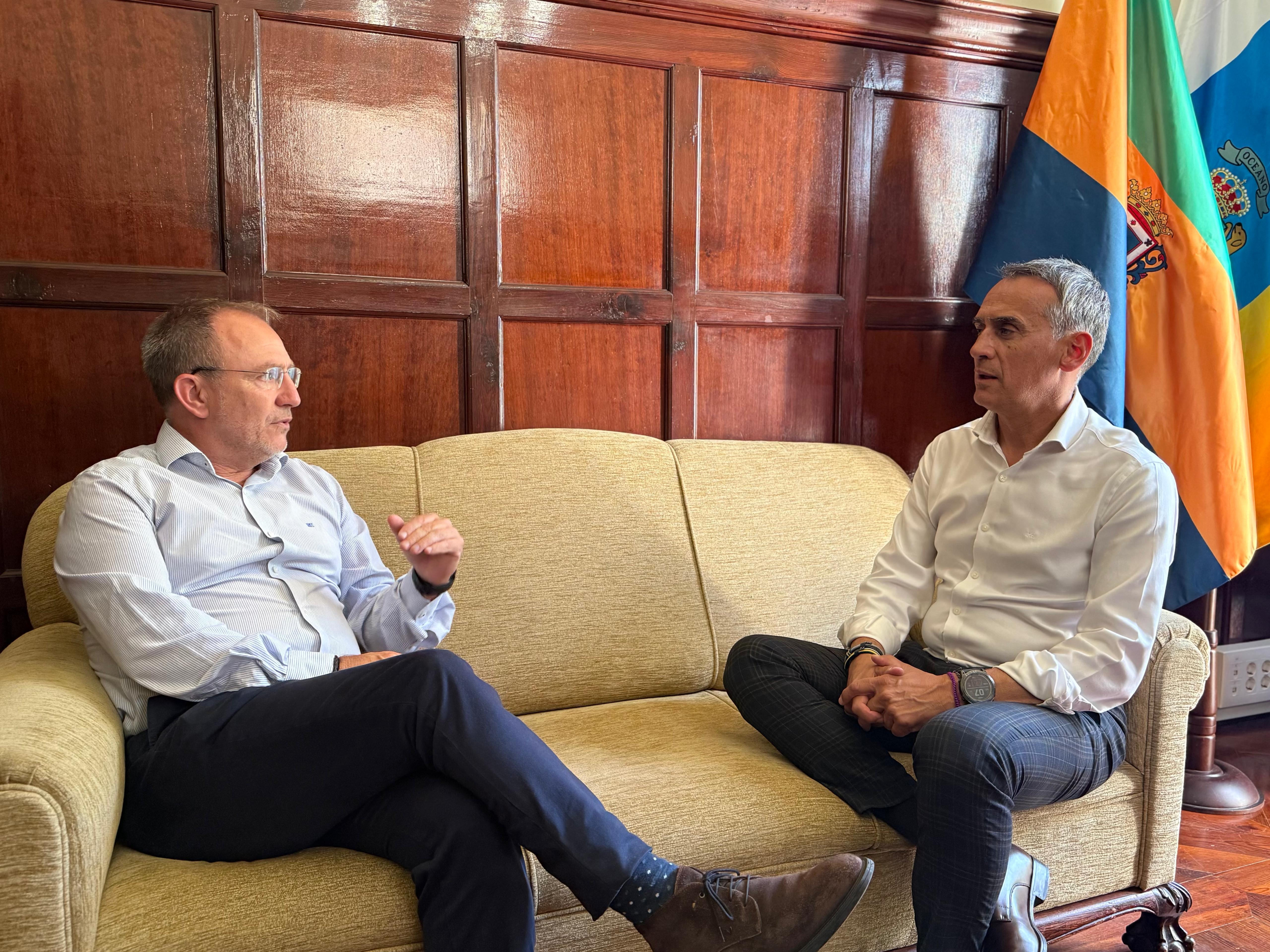 Conectamos por primera vez el Valle de Aridane y el aeropuerto con una guagua directa