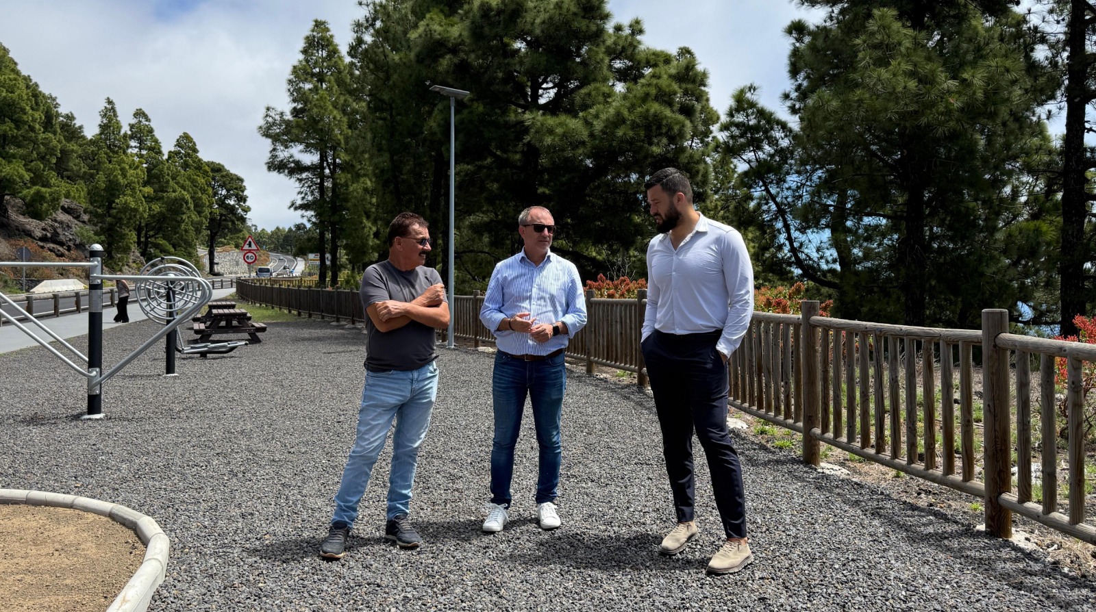 El PIDL del Cabildo mejora la seguridad vial en Fuencaliente con la instalación y acondicionamiento de infraestructuras viarias
