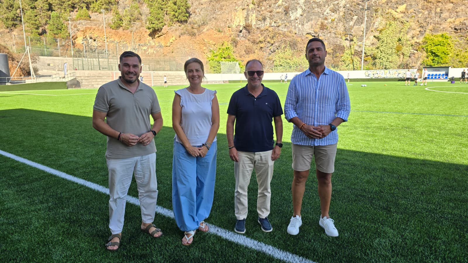 El nuevo césped del campo municipal de Tijarafe ya es una realidad tras la inversión del Ayuntamiento y el Cabildo de La Palma 