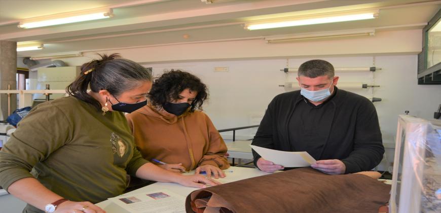 El Cabildo de La Palma inicia las labores de restauración de un cantoral gregoriano del siglo XVI