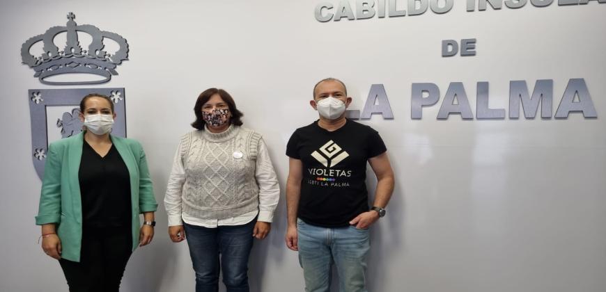 El Cabildo y el Colectivo Violetas ponen en marcha el programa 'Aulas abiertas, aulas diversas'