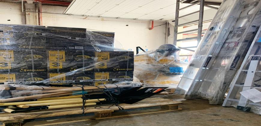 Herramientas para limpiar los tejados y las cubiertas afectadas por las cenizas del volcán