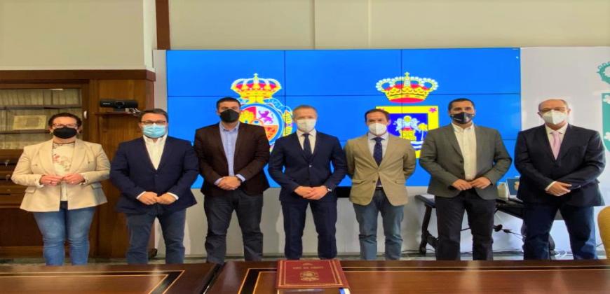 El Cabildo recibe al presidente del Senado, Ander Gil, en su visita a La Palma