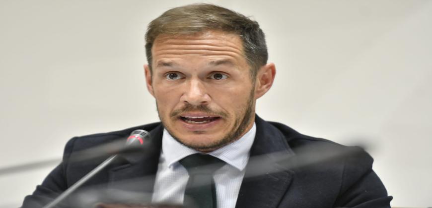 Zapata explica en el Parlamento de Canarias el Plan del Cabildo de La Palma y lo califica de claro, sólido y valiente