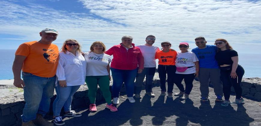 El Cabildo destaca la labor de una veintena de jóvenes que han realizado tareas de retirada de ceniza