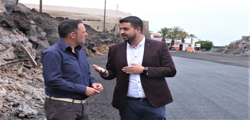 El Cabildo asfalta el tramo de la carretera LP-213 de Puerto Naos ganado a las coladas