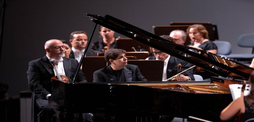 El Circo de Marte acoge un concierto de la Orquesta Sinfónica de Tenerife bajo la dirección de Javier Perianes