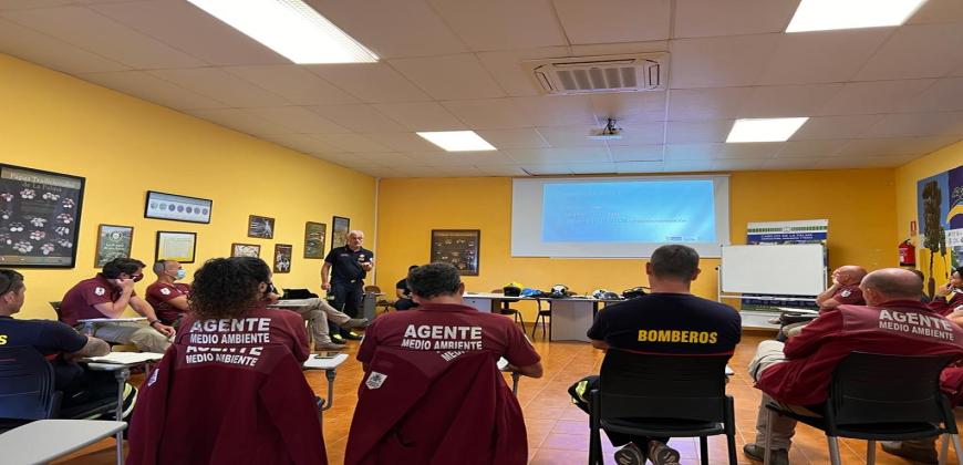 El Cabildo forma a personal y bomberos en la utilización de equipos de respiración autónoma