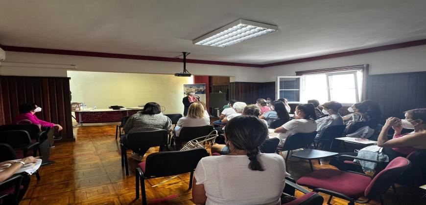 El Cabildo pone en marcha un curso de atención y cuidados básicos para el personal de centros sociosanitarios 