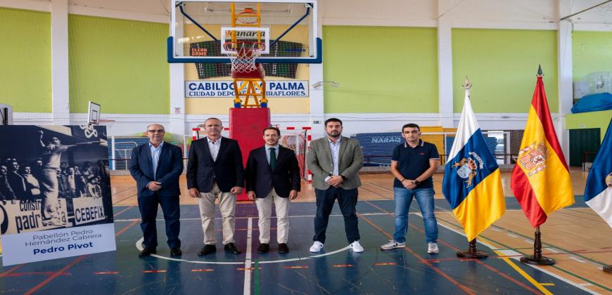 El Cabildo pone el nombre del exárbitro internacional palmero Pedro Hernández Cabrera al pabellón de la Ciudad Deportiva de Miraflores 