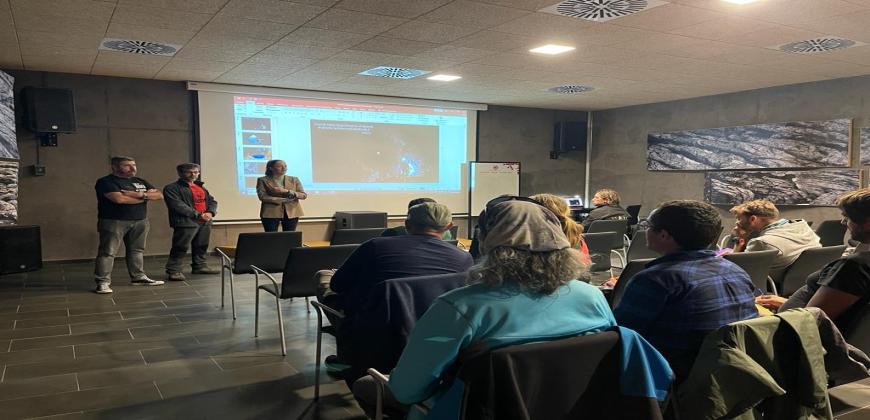 Medio Ambiente forma a los guías turísticos de la cavidad volcánica de la Cueva de las Palomas